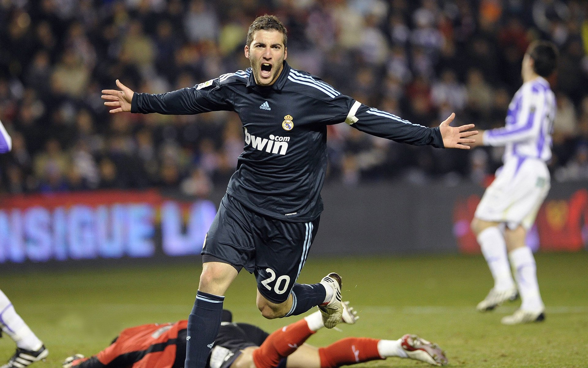 欧洲联赛三大射手竞锋：谁将问鼎金靴？，欧洲足球联赛射手榜